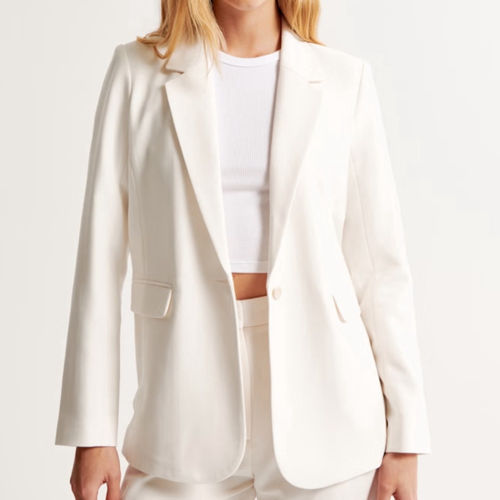 NWOT ABERCROMBIE CREPE BLAZER